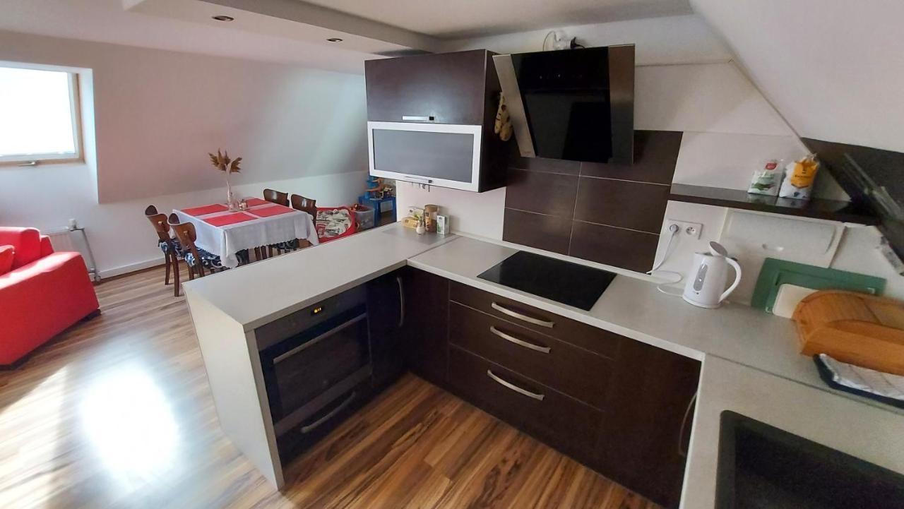 Apartman Tajov Pre 5-6 Osob, Privatne Parkovanie A Terasa Экстерьер фото