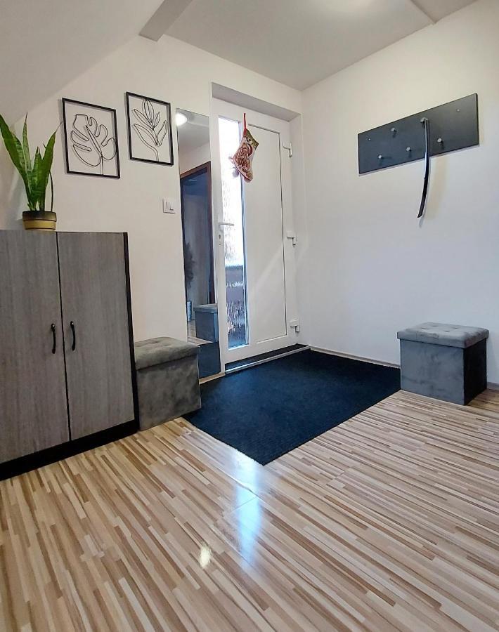 Apartman Tajov Pre 5-6 Osob, Privatne Parkovanie A Terasa Экстерьер фото