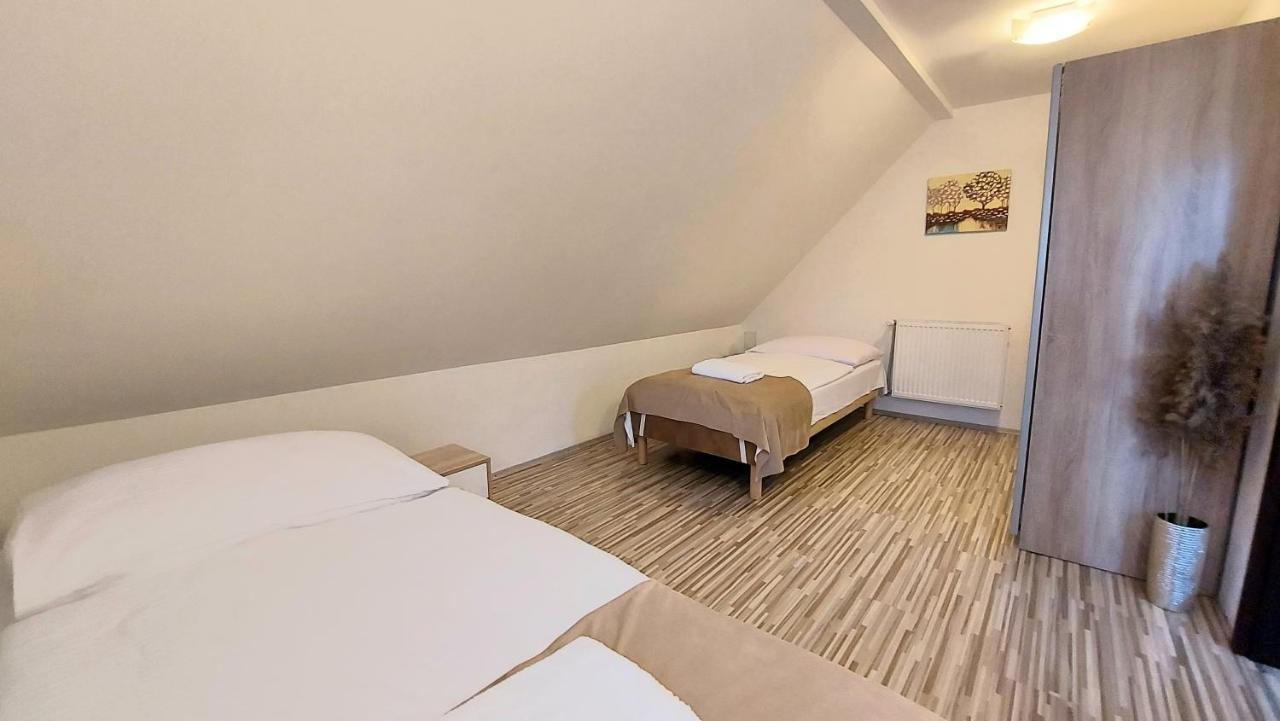 Apartman Tajov Pre 5-6 Osob, Privatne Parkovanie A Terasa Экстерьер фото