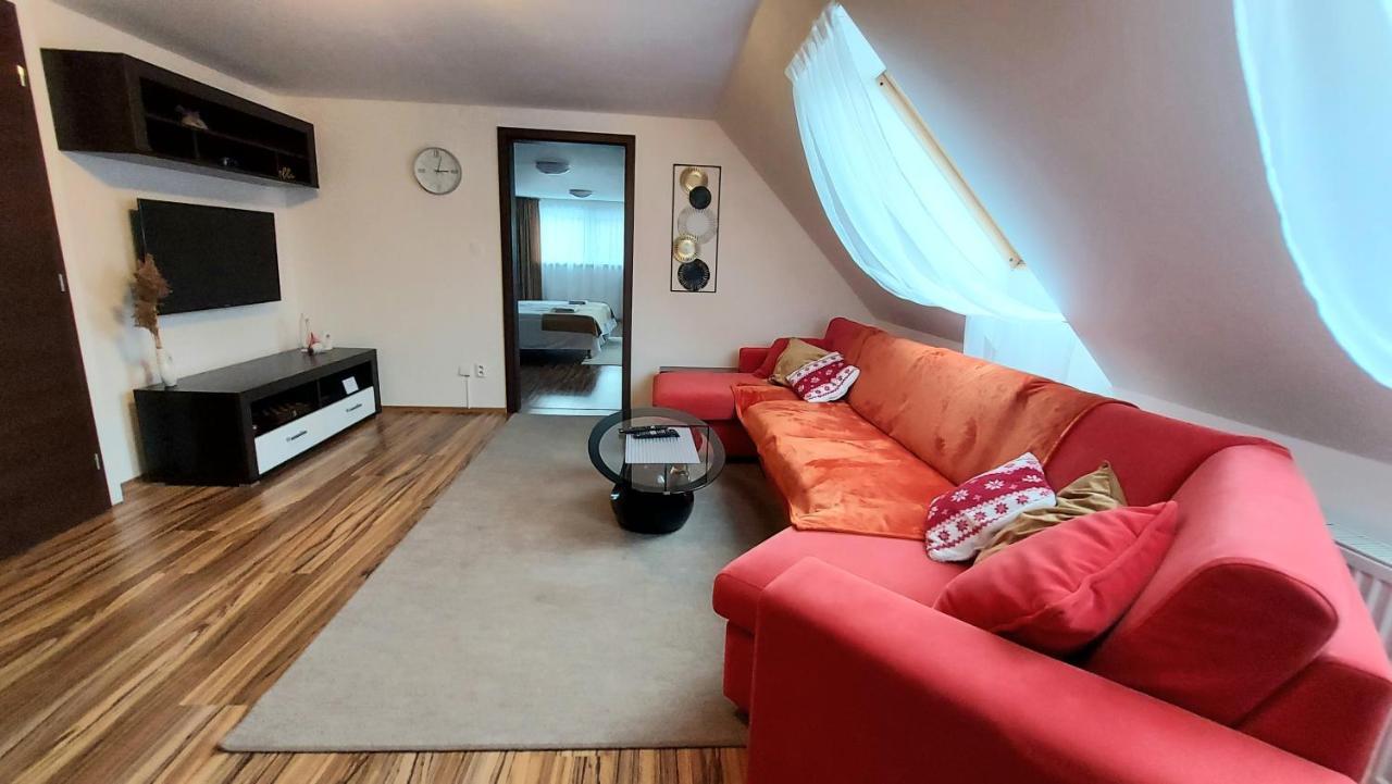 Apartman Tajov Pre 5-6 Osob, Privatne Parkovanie A Terasa Экстерьер фото