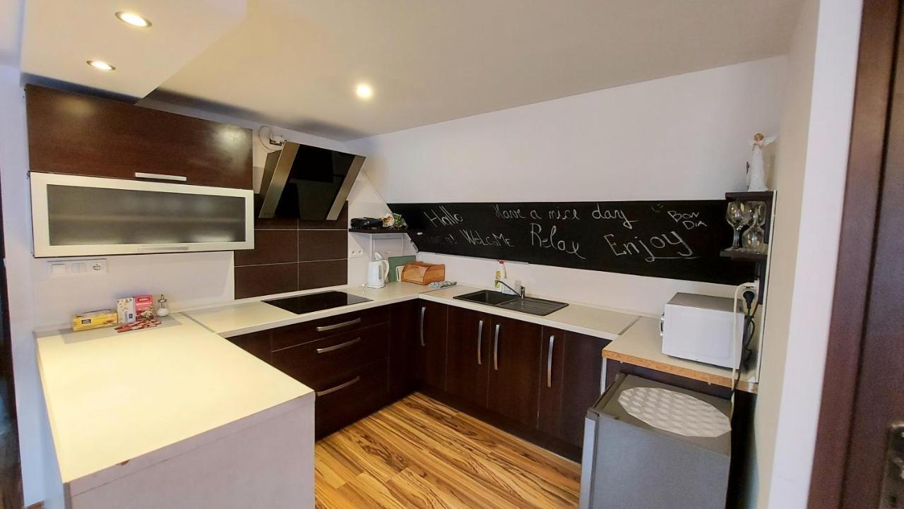 Apartman Tajov Pre 5-6 Osob, Privatne Parkovanie A Terasa Экстерьер фото