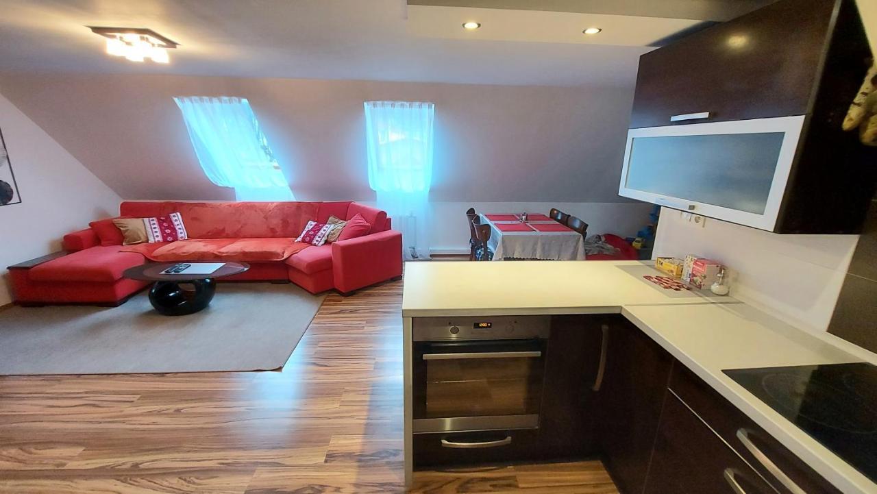Apartman Tajov Pre 5-6 Osob, Privatne Parkovanie A Terasa Экстерьер фото