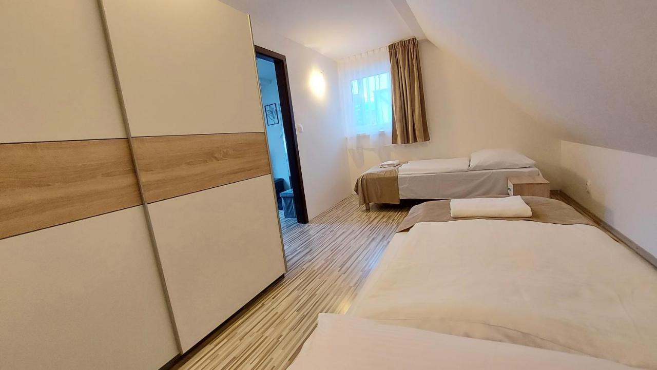 Apartman Tajov Pre 5-6 Osob, Privatne Parkovanie A Terasa Экстерьер фото